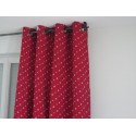 la paire de rideaux rideaux  prêt a poser réf noel  fond rouge motif blanc